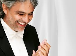 Andrea Bocelli em São Paulo, orquestra, coral e artistas convidados.
