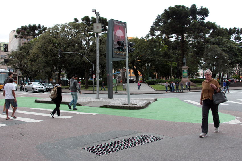 Prefeitura implanta calçadas verdes para ampliar espaço dos pedestres
