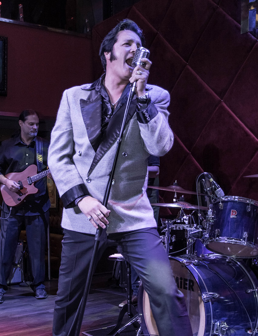 Rogério Cordoni: Elvis em prol do Outubro Rosa