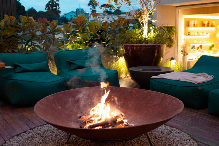 Eco Flame Garden aposta em design lifestyle para o inverno inspirado em jardins europeus e modernismo na CASACOR Paraná
