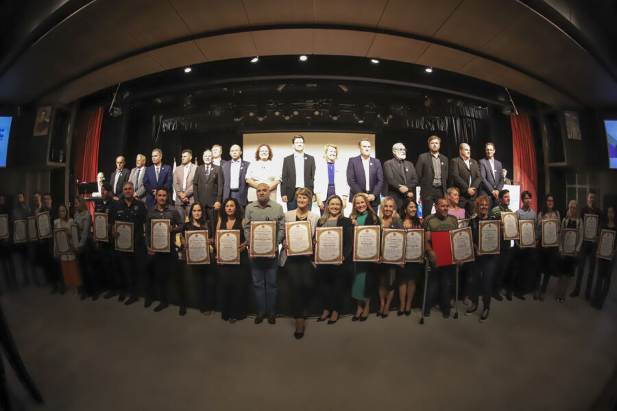 Curitiba celebra o Dia de Gratidão com reconhecimento a 34 profissionais