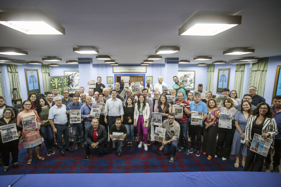 Eduardo Pimentel recebe representantes de 40 jornais comunitários de Curitiba