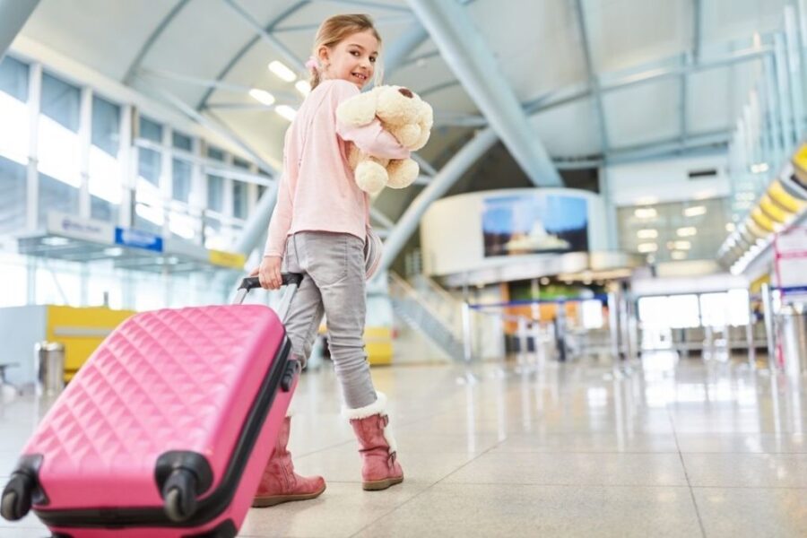 Nas férias como fazer  a Autorização para Viagem de Menores?