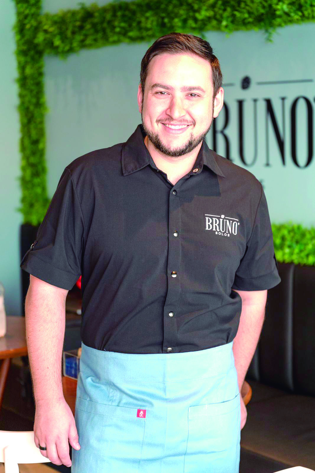 Bruno Fagundes Celebra 10 Anos de Carreira com Espaço de Café e Confeitaria na Avenida Sete de Setembro.