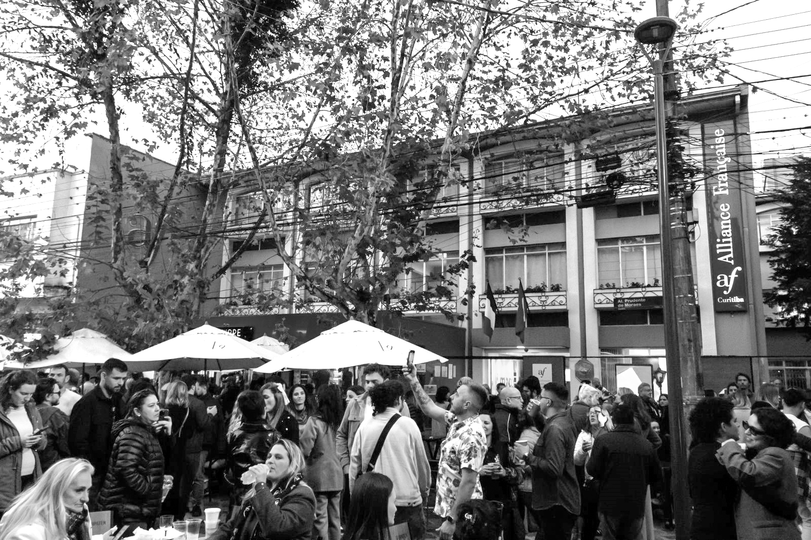 Alameda Prudente de Moraes: A Rua Onde Curitiba Celebra a Vida – Tradição, Cultura e o Novo Coração Gastronômico e Criativo da Cidade