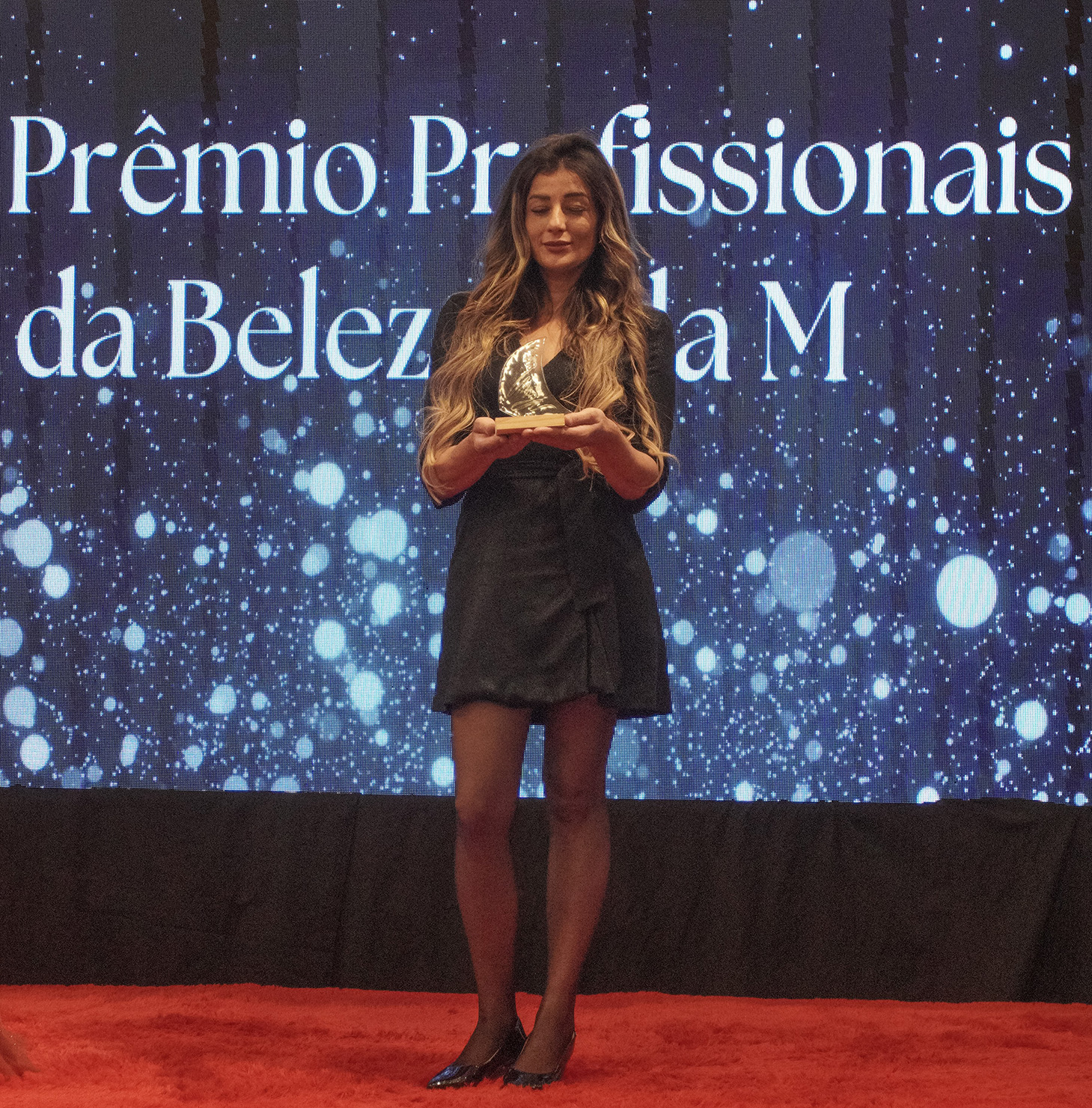 Cristiane Michelini: A Arte dos Loiros Que Revela Identidade e Confiança