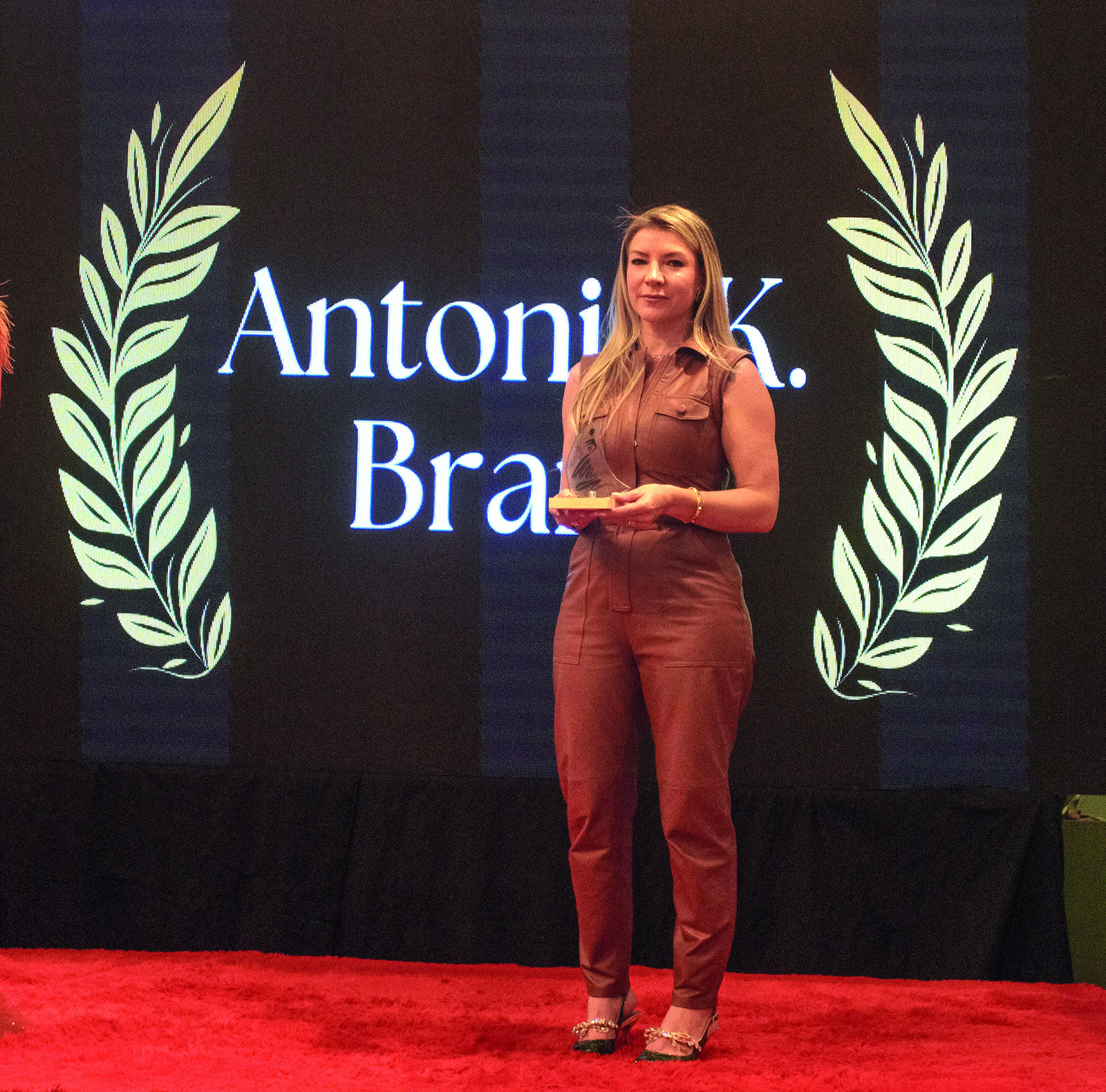 Antônia K. Brand: O Luxo Artesanal Que Nasce da História e da Sustentabilidade